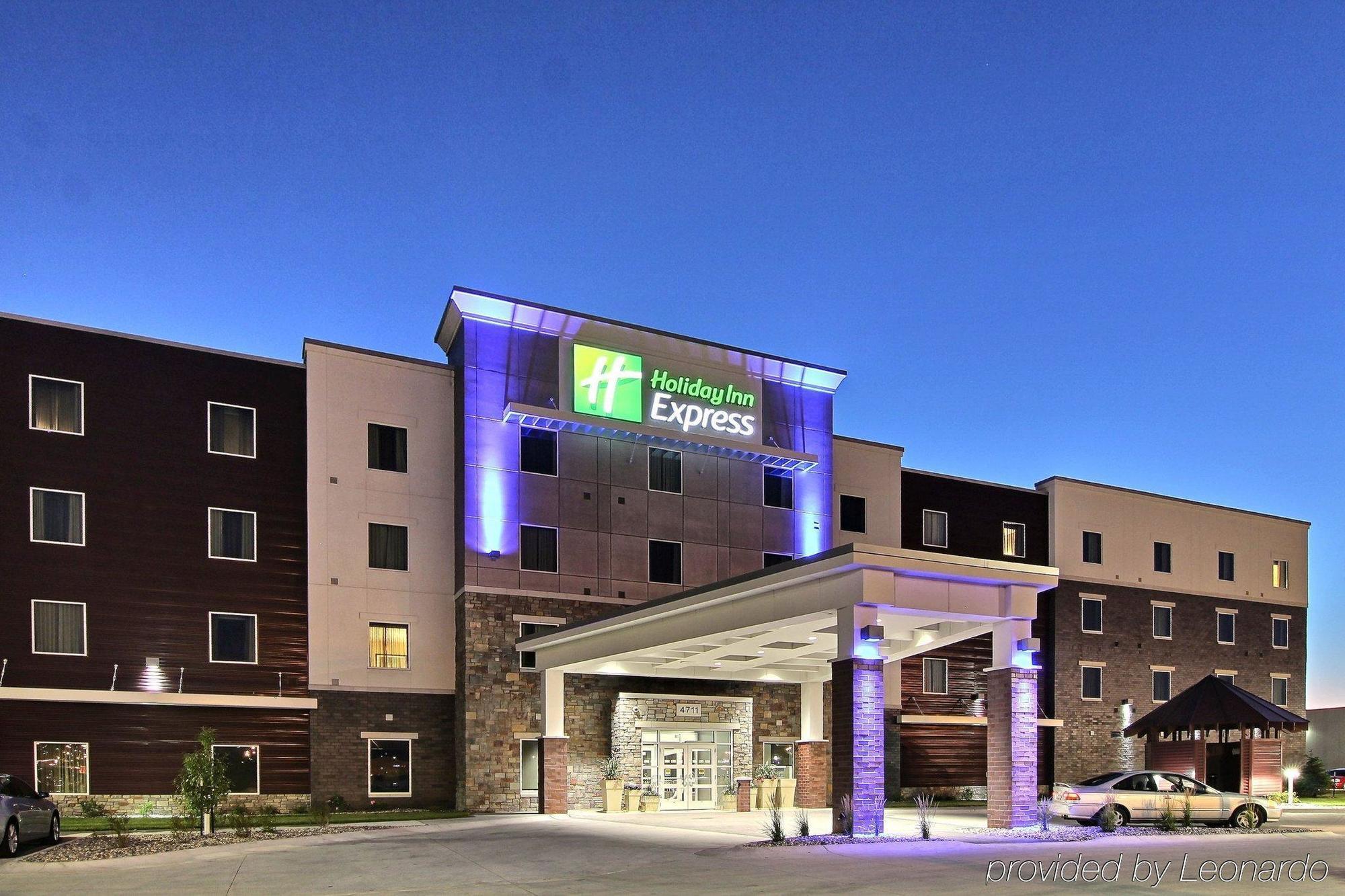 Holiday Inn Express Fargo Sw I94 Medical Center, An Ihg Hotel Ngoại thất bức ảnh